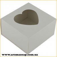 Коробка премиум белая с окошком сердечко