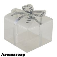 Пластиковая коробочка с серебряным бантом низкая